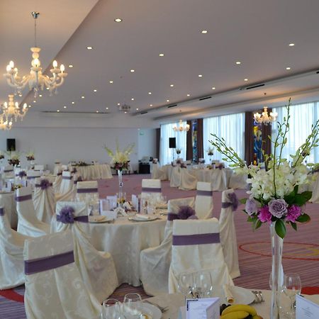 Marshal Garden Hotel Bukurešť Restaurace fotografie A wedding reception at the InterContinental Budapest