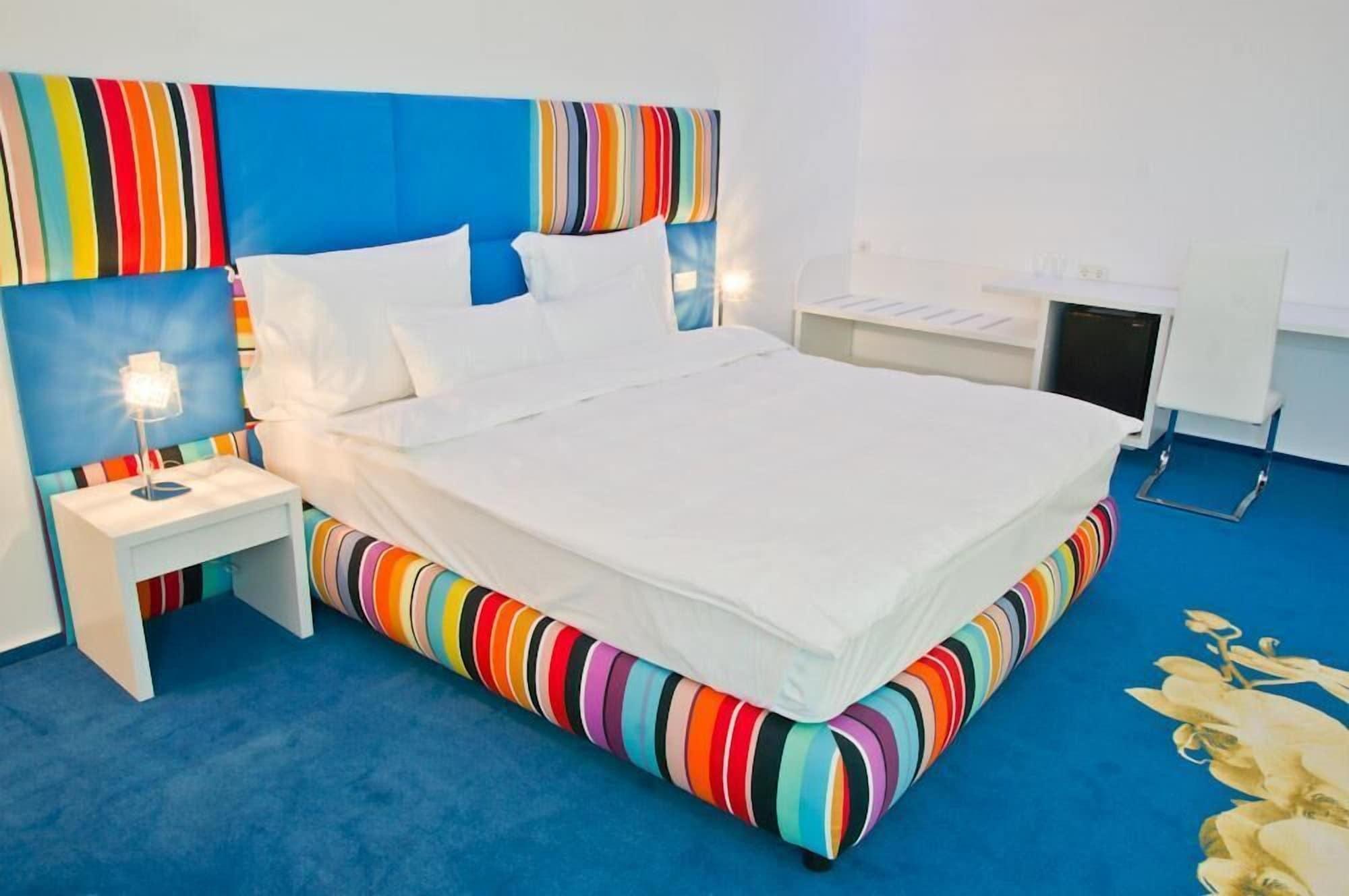 Marshal Garden Hotel Bukurešť Exteriér fotografie A room at the hotel