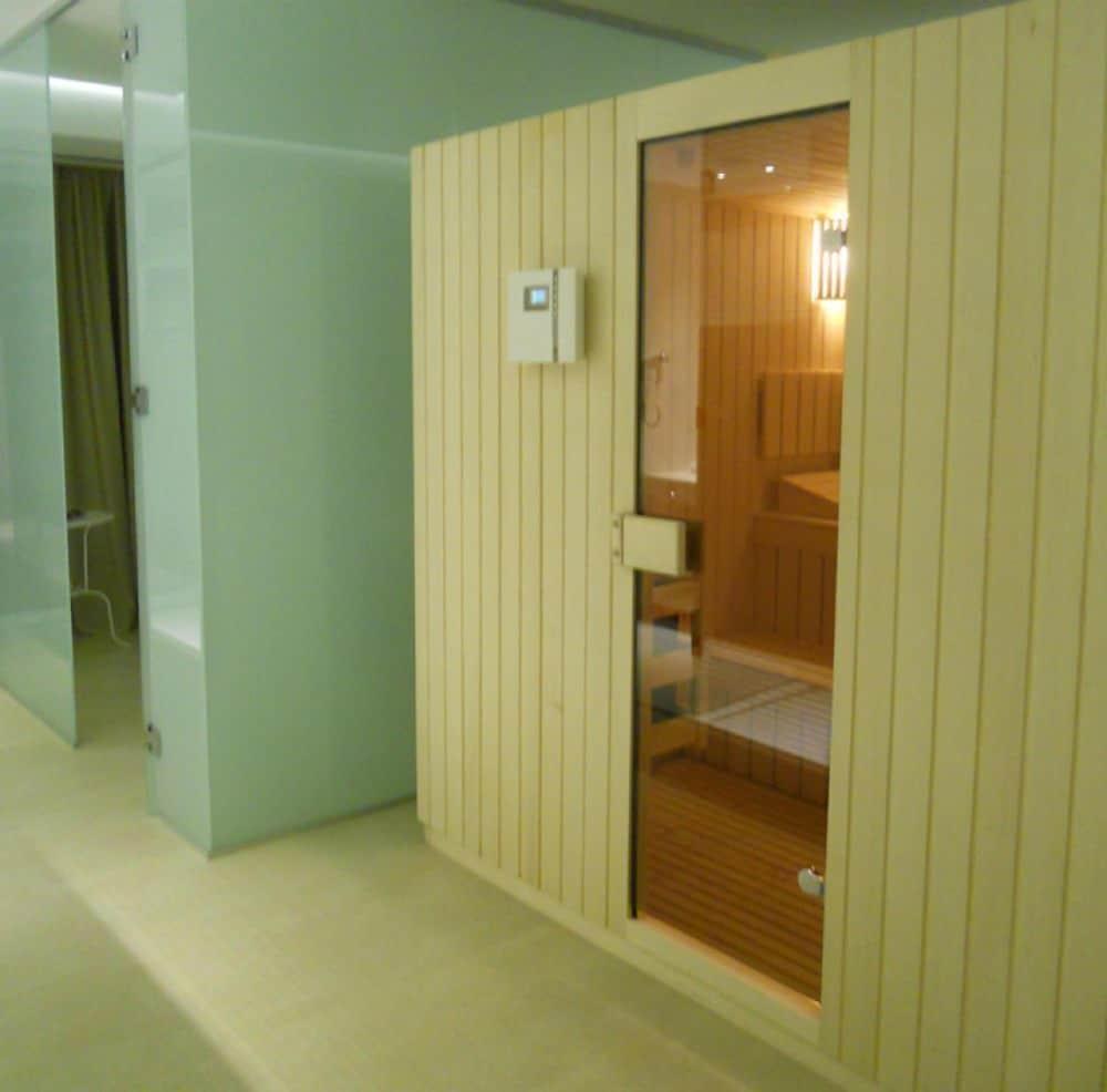 Marshal Garden Hotel Bukurešť Exteriér fotografie A modern Finnish sauna