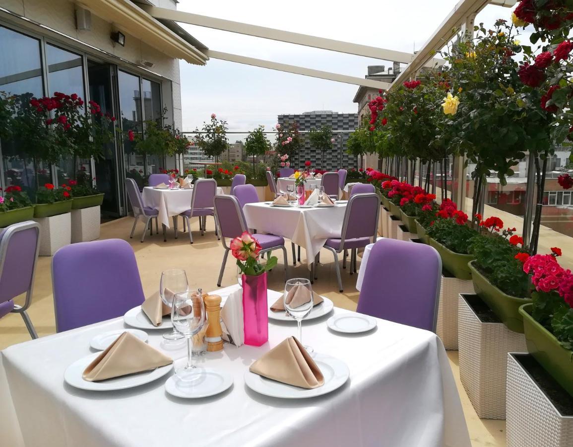 Marshal Garden Hotel Bukurešť Exteriér fotografie The Terrace at the InterContinental London