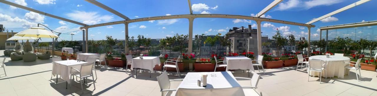 Marshal Garden Hotel Bukurešť Exteriér fotografie The rooftop terrace