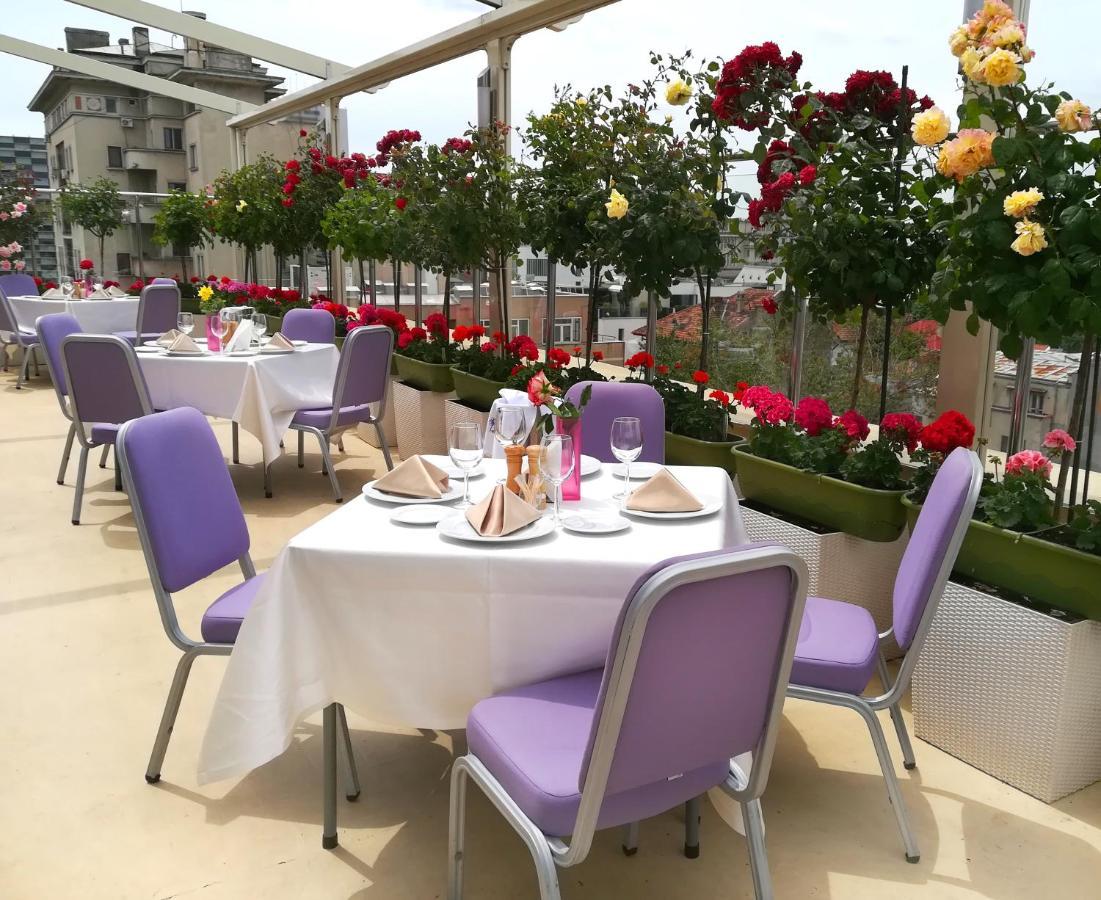 Marshal Garden Hotel Bukurešť Exteriér fotografie The rooftop restaurant
